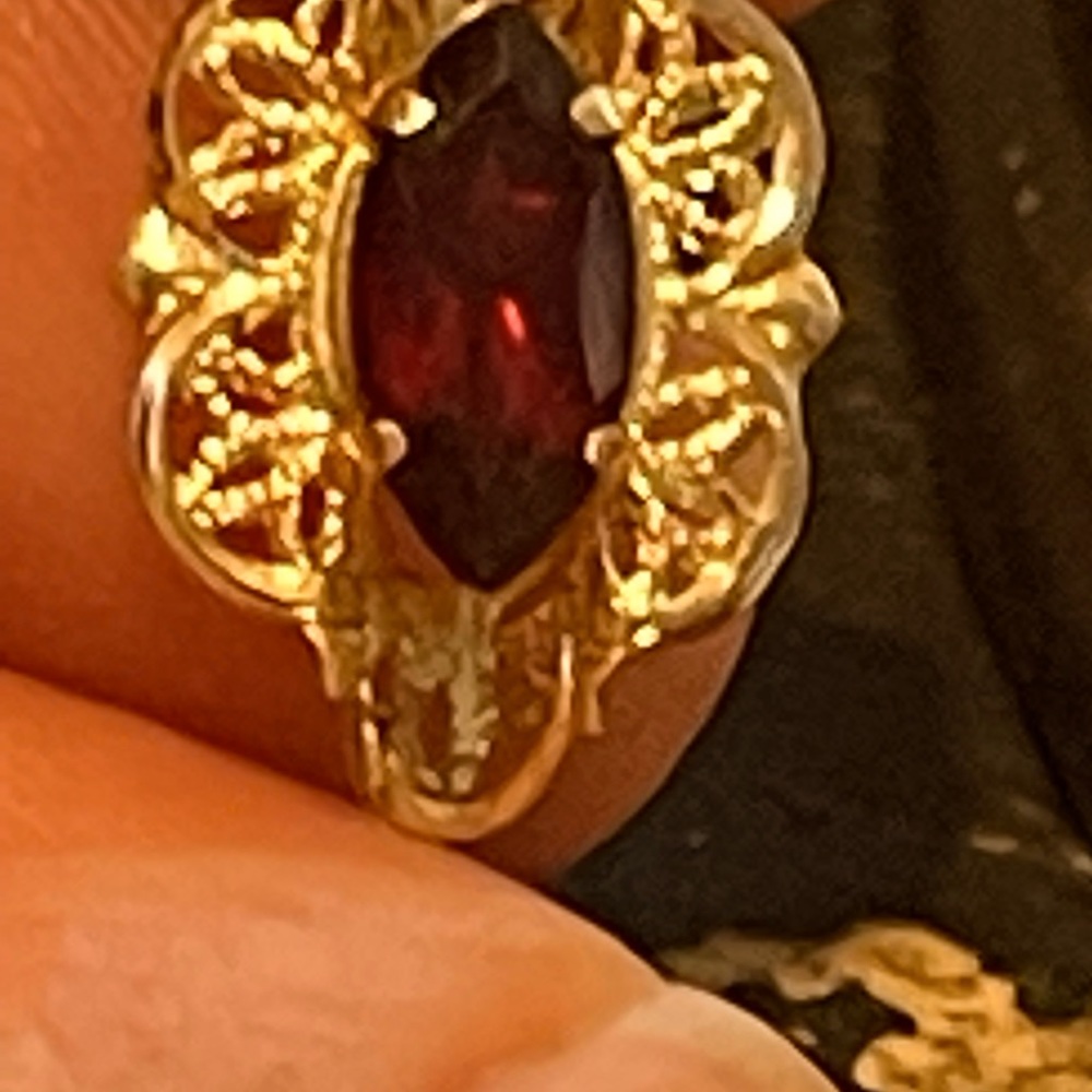 (SOLD)14k yellow gold earrings - Picture 9 of 11